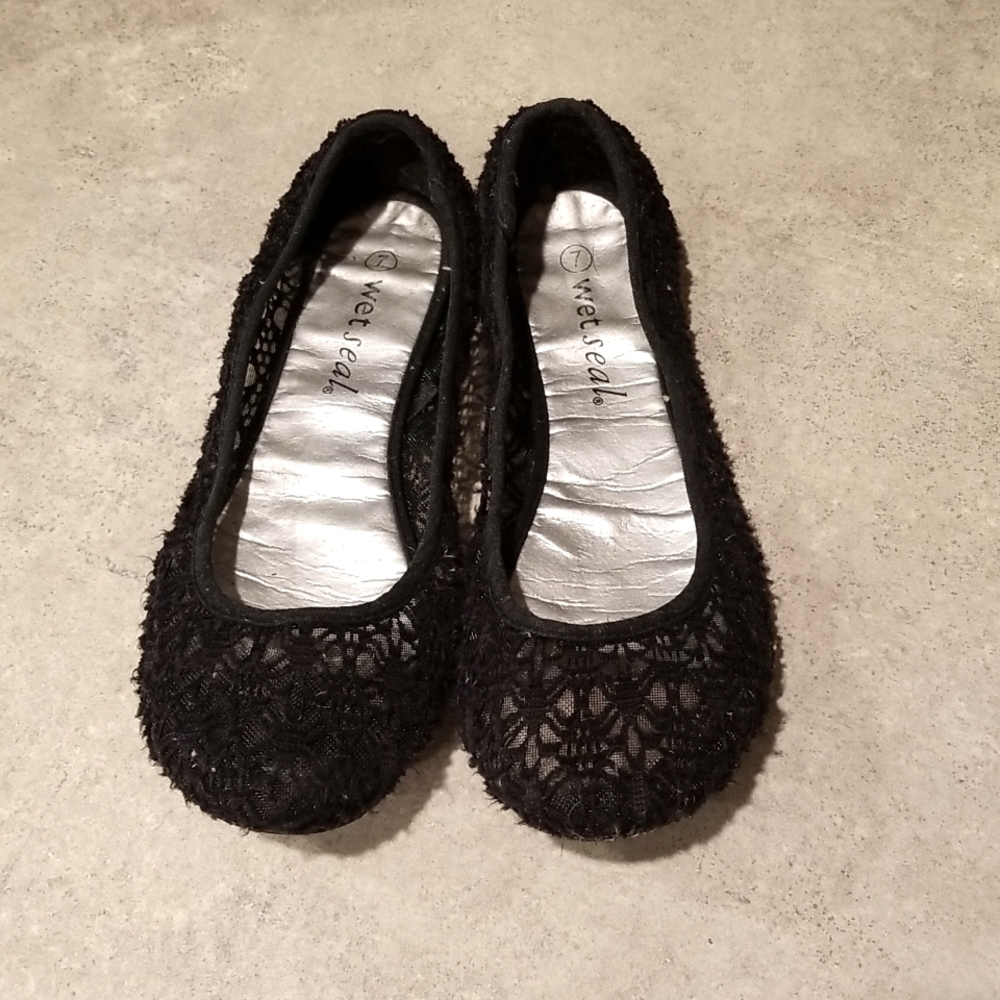 Black lace flats